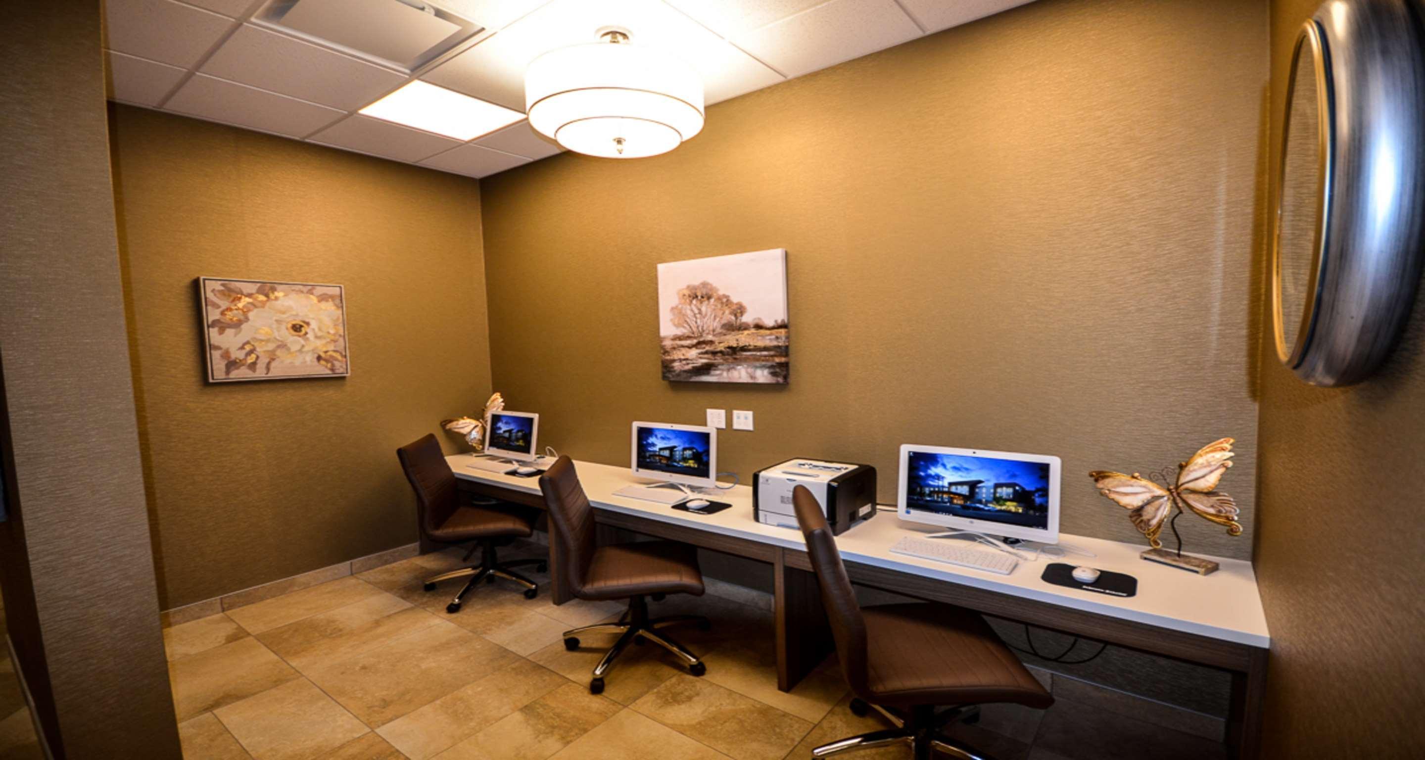 Best Western Plus St. John's Airport Hotel&Suites Exterior foto